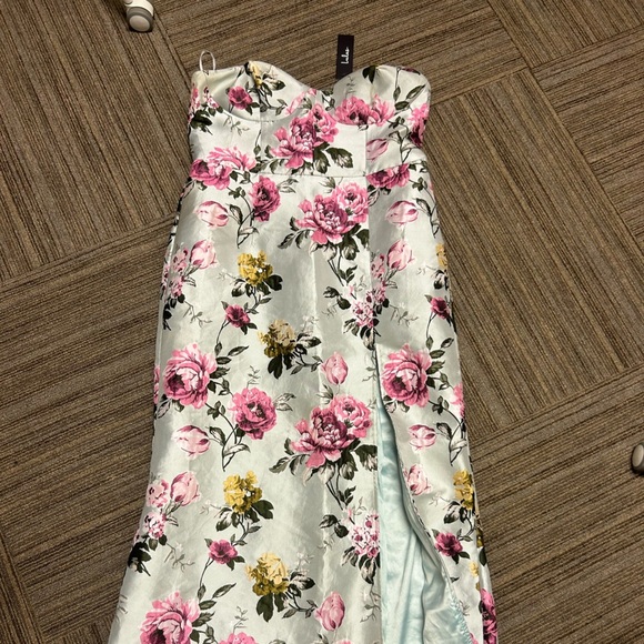 NWT Lulu's Elegant strapless, light sage Floral Dress for prom, wedding guest - Picture 2 of 8